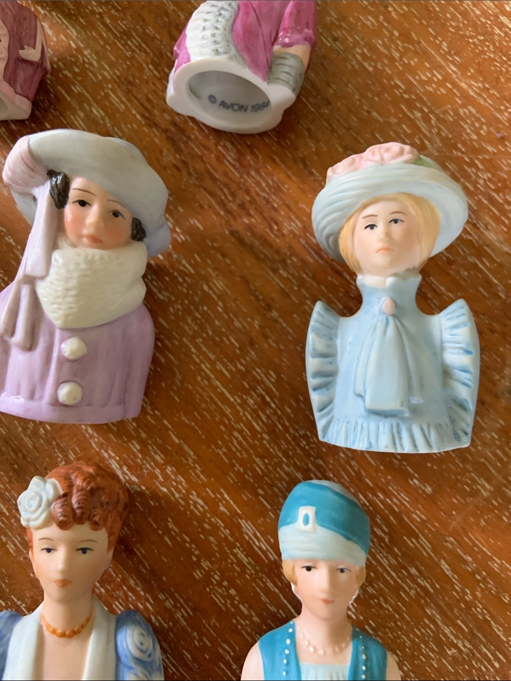 1980s Avon Set of 8 Pastel Porcelain Thimbles - Picture 3 of 16